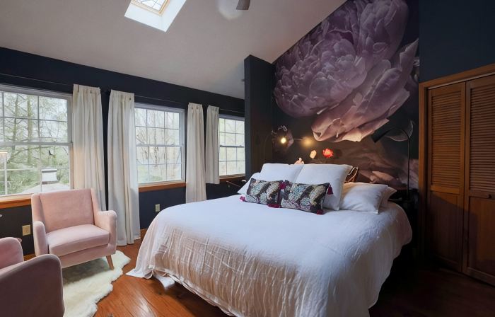THE LOVERLY - Your Romantic Love Nest - hot tub, 3 fireplaces, 2 bath,  gazebo