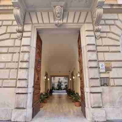 Suite Deal Hotel Exterior