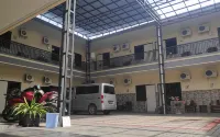 Subali Guest House - parking