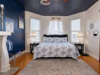 Elegant Victorian Parlor - homestay