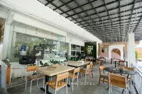 Family Inn Hotel - 2 ดาว