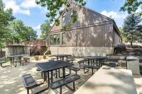 Spacious Pet-friendly Lakeview Condo w/ Boat Slip & Pools - Alojamientos