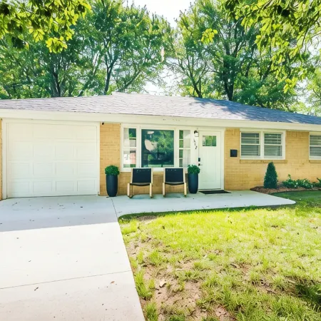 3 bedroom cozy house located footsteps away from KSU’s sporting events!