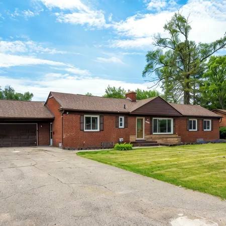 Spacious 5-bedroom house with Jacuzzi, Game room & WIFI in delightful Southfield