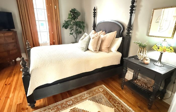 Historic home in downtown /  walking distance to restaurants and local breweries