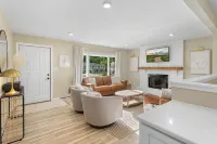 Oak Street Haven: Remodeled 3BR Near Grand Forks' Best Spots - 4성급