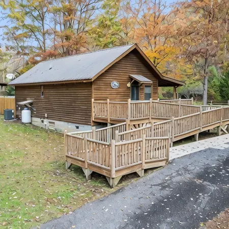 Creekside Cabin with covered porch  only 3 miles from downtown Bryson City!