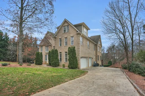 Lake Norman Waterfront Mansion - 7Br, Pool, Hot Tub, Game Room and Private Dock - Jacuzzi