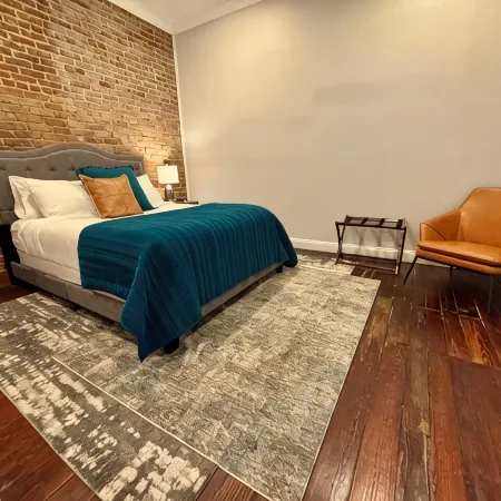 Loft the Heart of Downtown — Steps Away from Pickett, Una, Dining, Shops