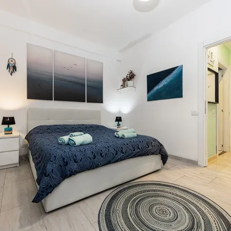 Lotus- apartment seafront rome