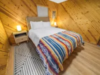 Scenic River Retreat w/ Deck •View •Lawn Games • Wood Stove - 3-Star