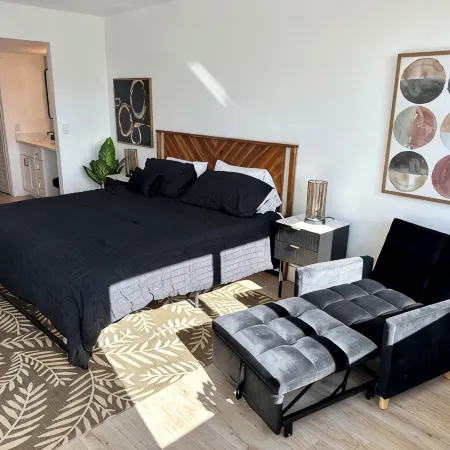 Naples Solwaterfront condonewly remodeled