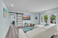 Lux pool home 10 minutes from Siesta Key and Downtown Sarasota! - مسبح خاص
