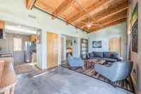 Cozy 1-bedroom pet friendly apartment in enchanting Chattanooga with WiFi, AC - Homestays