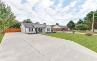 Charming Modern Home with Koi Pond & Spacious Backyard – Sleeps 6 - 3-Star