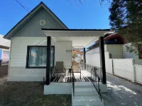 Old Town Modern 2bed/1bath home with patio & yard