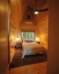 Off-Grid w/ Wood Fired Hot Tub - Modern, Clean and Cozy - 4 Kayaks - 90 Acres