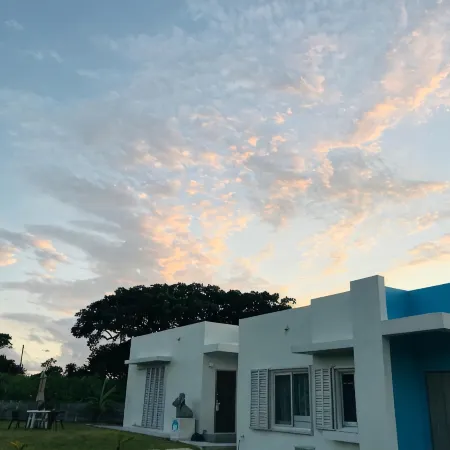 Ishigaki Northern Cottage Achimiin Отели рядом с достопримечательностью «Пляж Сансет, Исигаки»