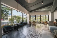Comma Plus - Hostel - Hostels