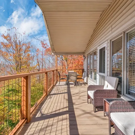 SkiView Cabin - 4BR, Cozy and Modern ~ Sleeps 10