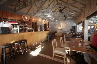 Perry's Bridge Hollow Boutique Hotel - bar