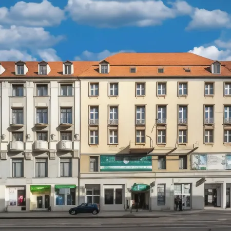 Hotel Polonia Centrum Отели рядом с достопримечательностью «Скульптурная группа «Переход»»