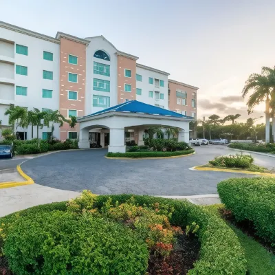 Hodelpa Garden Court Hotels near Cibao International Airport