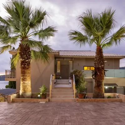 Core Luxury Suites Hotel dekat Pantai Skiathos Plakes