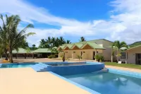Le Uaina Beach Resort - Pools