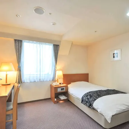 Kobe City Gardens Hotel (Formally Hotel Kobe Shishuen) Отели рядом с достопримечательностью «Железнодорожный вокзал Кобэ»