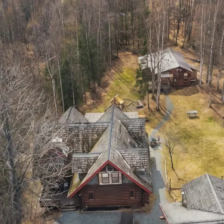 Sleeps 21! Moose Lodge Log Cabin and Chalet & Hot Tub