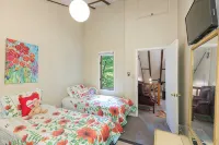 Coolfont 4 Bdrm, Lots of Beds! Cozy Wooded Cottage. - 무료 와이파이