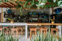 SurfNest Hostel - Baarit