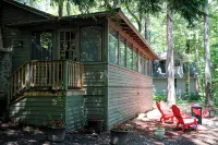 Historic Glen Lake Cottage with Private Waterfront Access - 3-stjärniga