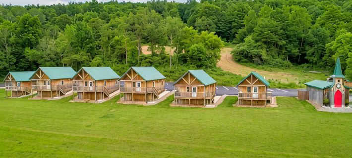 #6Cabins cottages,fishing,creeks, ponds,nature trails,anniversaries celebrations Hotels in Madison County