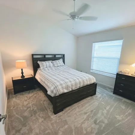 Modern Ultra Clean Patio Villa! Great location in the Villages!