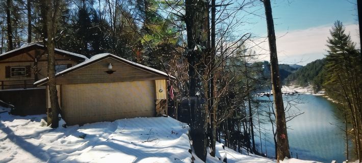 Lake Watauga FAMILY FUN, Sunny Lake Front Home  Private Dock  Water Toys WiFi Hotels in Carter County