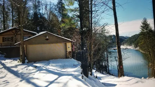 Lake Watauga FAMILY FUN, Sunny Lake Front Home  Private Dock  Water Toys WiFi
