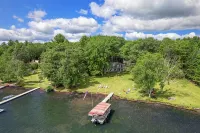 Family Fun on Otsego Lake - HUGE yard, kayaks, paddleboards, zip line and more! - 民宿