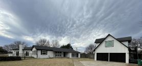 Lake House - WEDDING STAYS - HUGE pool! THE gathering place for large families!