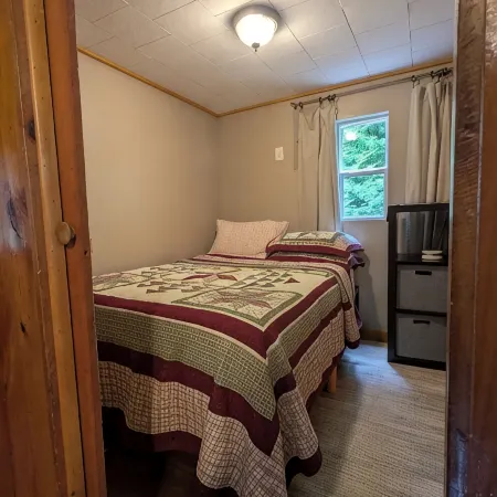 Private, Cozy Cottage in the woods