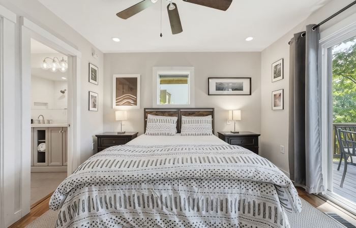 Cozy Yet Modern Cottage. Pet Friendly. 1.3 Miles to Town. Mountain Views.