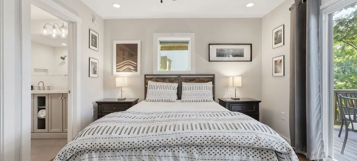 Cozy Yet Modern Cottage. Pet Friendly. 1.3 Miles to Town. Mountain Views. Hotels in Highlands