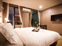 C U Inn Bangkok Hotels near Wachirabenchathat Park