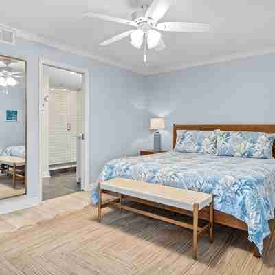 Loggerhead Cay 584 Beachside Condo with Partial Gulf and Pool Views! Rooms