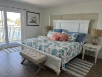 Luxury Holiday Vaca Here! Large Outdoor Space and Dock. Lg Hot Tub and Pool! - baignoire