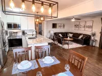 Modern Snowshoe Retreat - 3Br/2BA - Walk to Slopes + Mountain Views - 무료 와이파이