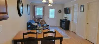 Full family APT in Nauvoo-Walking distance to Temple and Historic Nauvoo