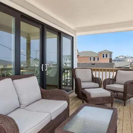 Gorgeous, Ocean View, 3 bedroom, 2 bathroom home in the heart of Kitty Hawk!