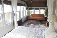 Bright, spacious, historic home in downtown Viroqua. - Wifi